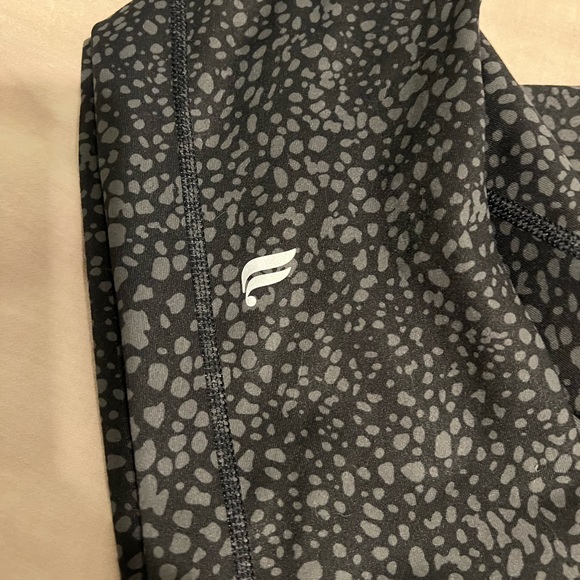 Fabletics Powerhold Leggings - Picture 2 of 3